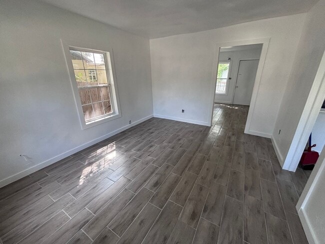 Building Photo - Coming Soon - Cute 2 bedroom, 1 bathroom h...