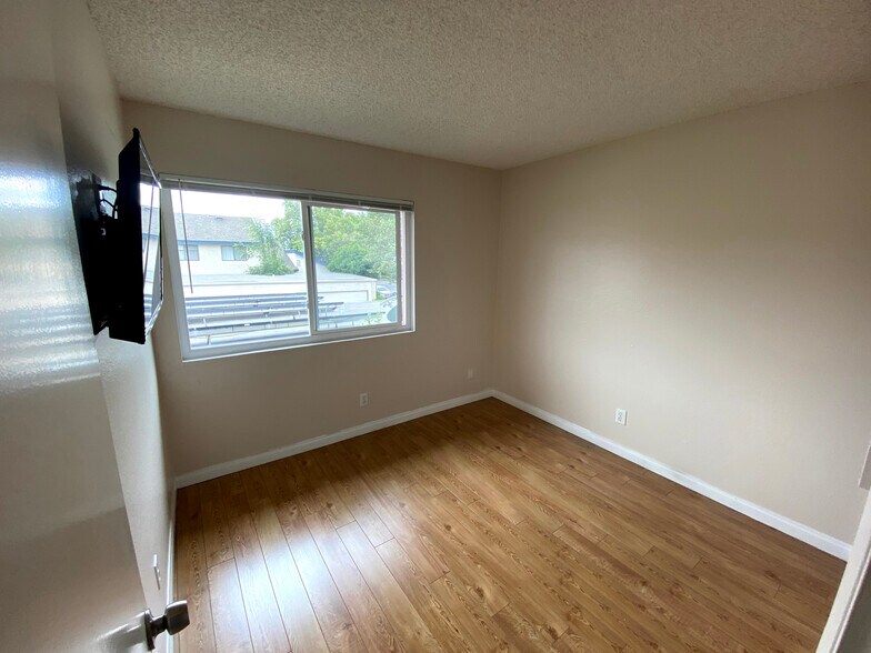 Building Photo - 1587 Gatewood Ct