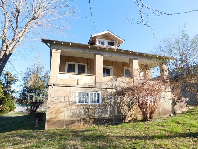 Primary Photo - 816 9th St
