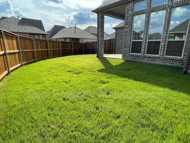 Building Photo - 13969 Falcon Ranch Dr