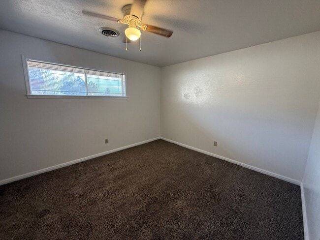 Building Photo - Newly Remodeled Big and Spacious 5 Bed Home! Huge Back Yard!