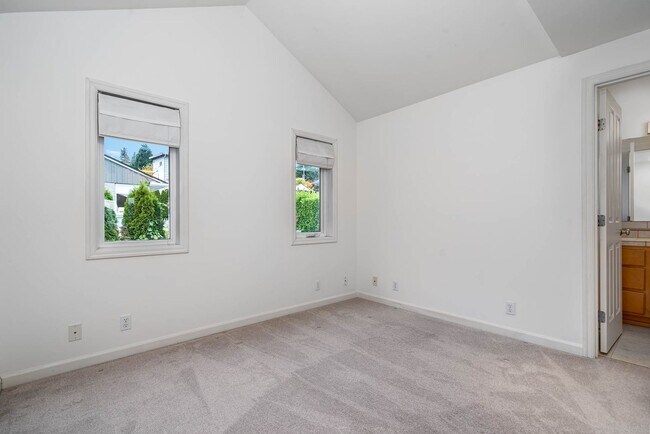 Building Photo - 2Bd/2Ba Seattle Townhouse