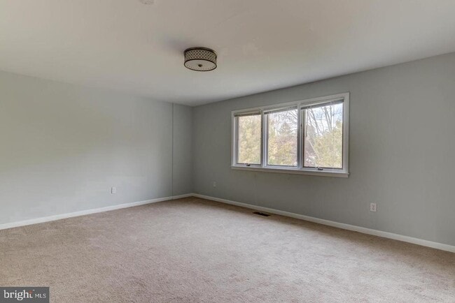 Building Photo - 107 Montrose Ave