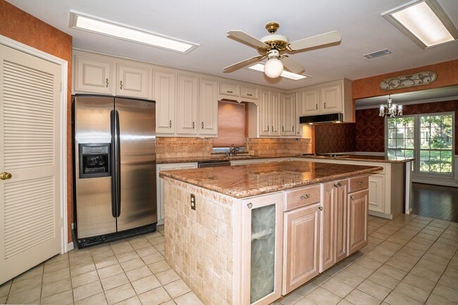 Building Photo - 12127 Tara Dr