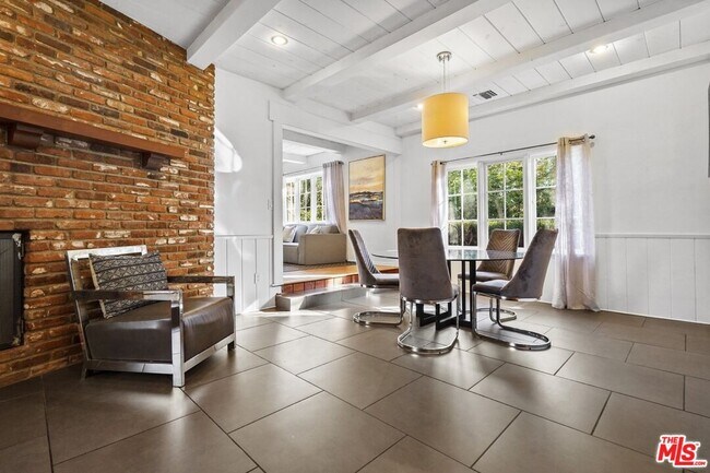 Building Photo - 23057 Sylvan St