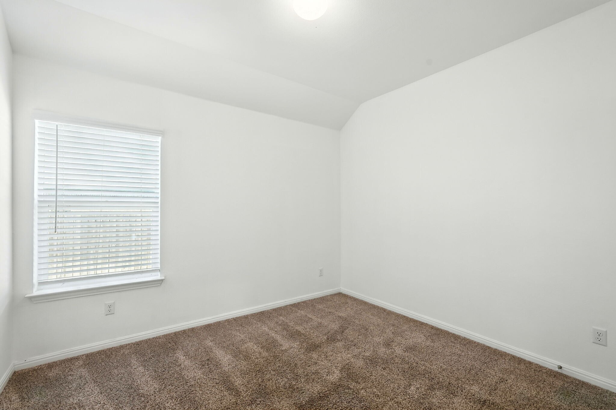Building Photo - 1544 Devine Lake Bnd
