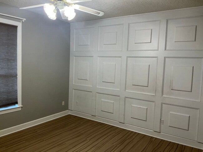 Building Photo - Beautiful Home!