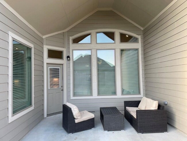 Building Photo - 8426 Bay Orchard Dr