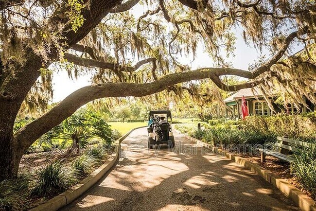 Building Photo - 728 Ellwood Ave