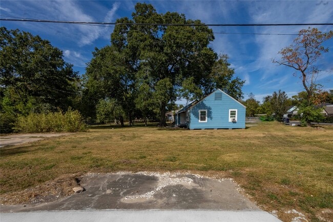 Building Photo - 2978 Goliad St