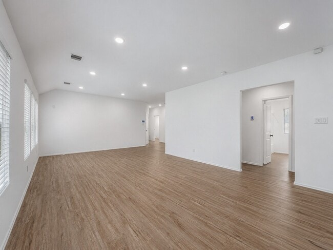 Building Photo - 2011 Ballesteros St