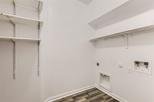 Building Photo - 131 Lavaca Loop