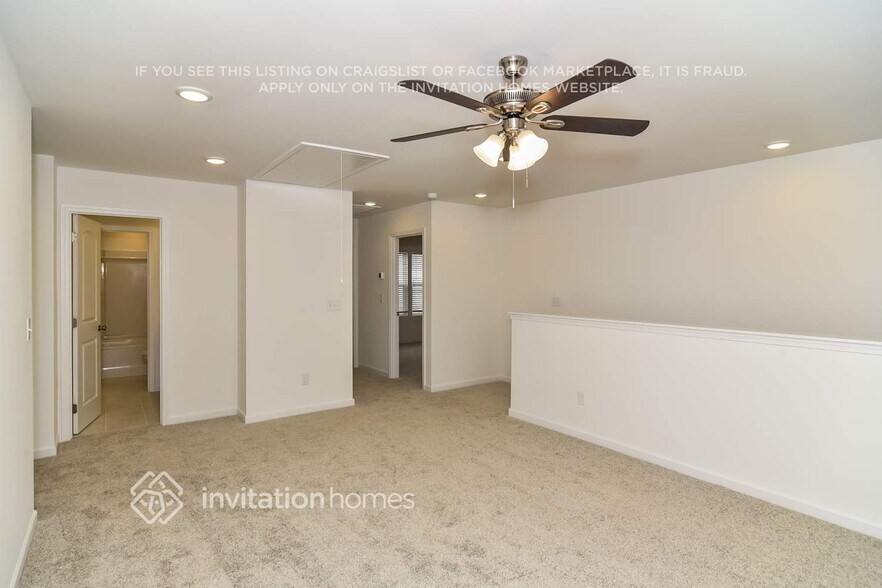 Building Photo - 257 W Millbrook Dr