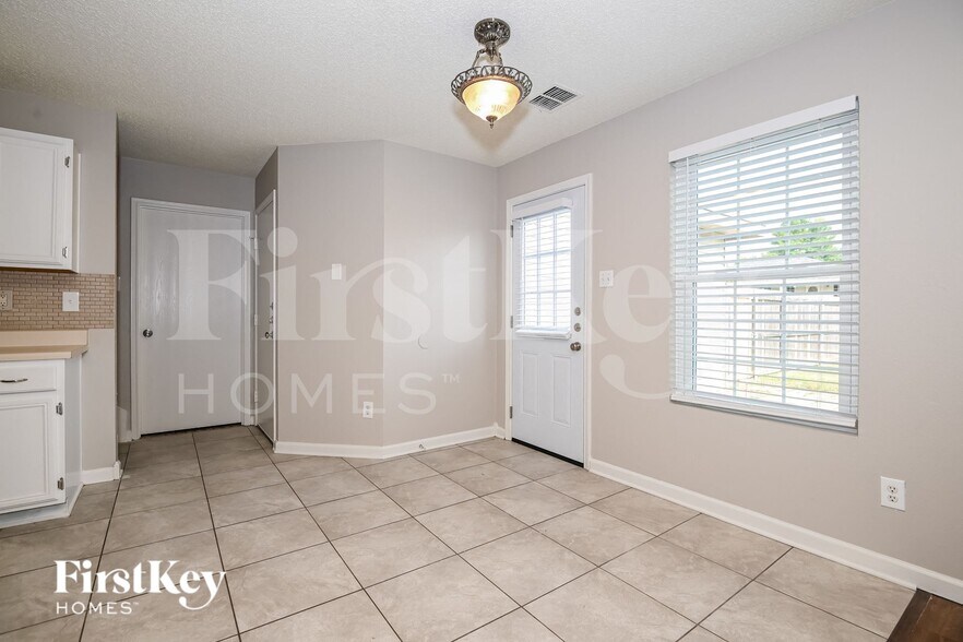 Building Photo - 1445 Lochspring Dr