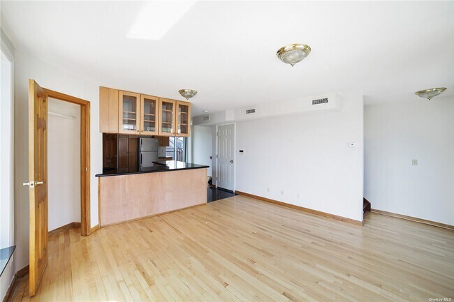 Building Photo - 2826 Batchelder St