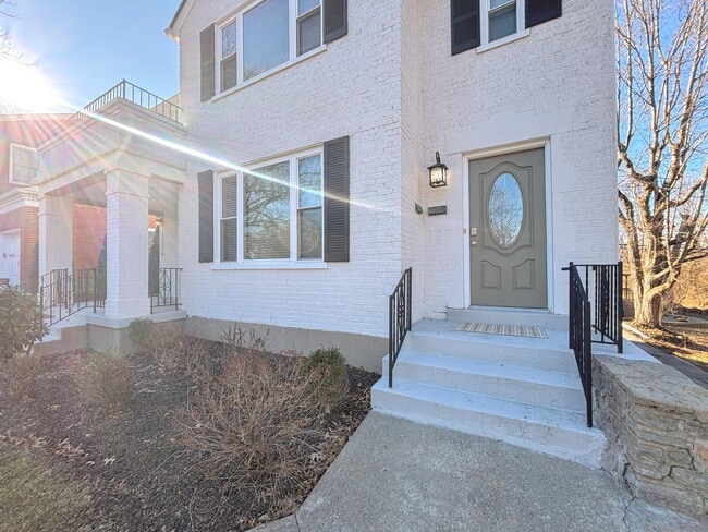 Building Photo - 27 Sunnymede Dr