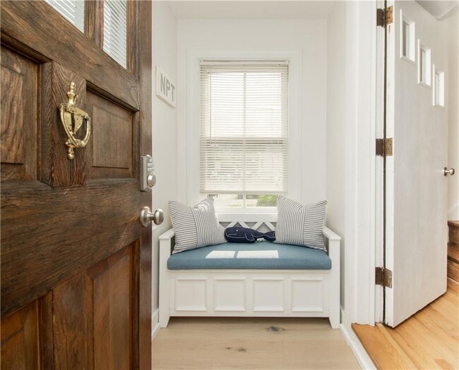 Primary Photo - 33 Slocum St