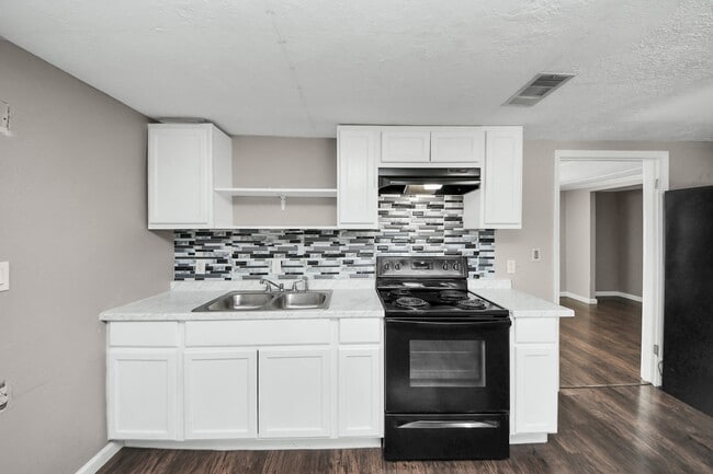 Building Photo - 5747 Turtle Creek Rd