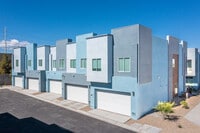 Building Photo - Townes at Peace Way