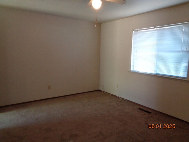 Building Photo - VA6116MR