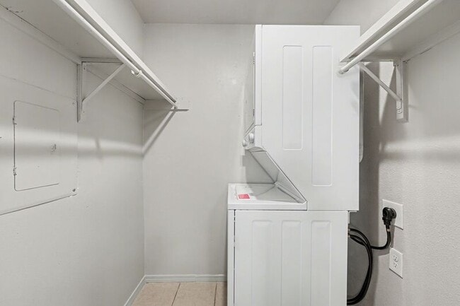 Building Photo - 1243 W Sunset Dr