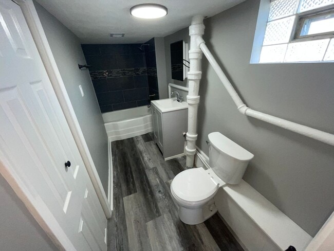 Building Photo - Updated 2 bedroom 1 bath home for rent