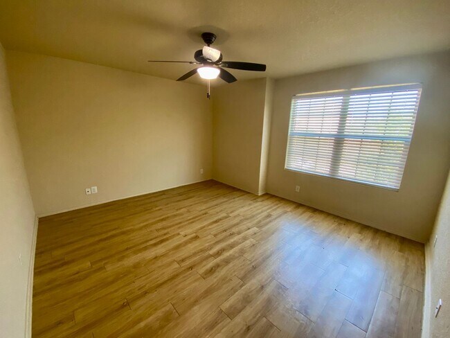 Building Photo - It's a Beauty ~ Great Location ~ 3/2.5 ~ M...