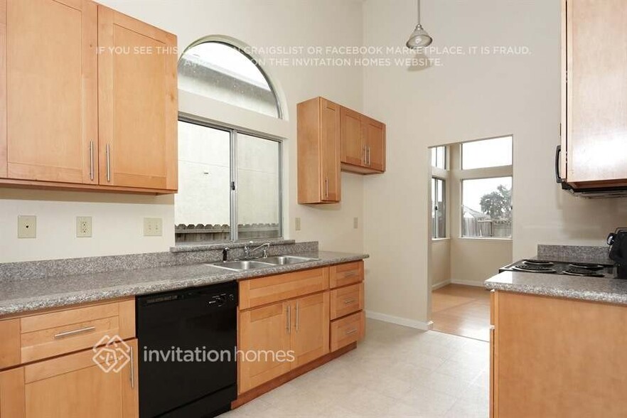 Building Photo - 870 Stoneridge Cir