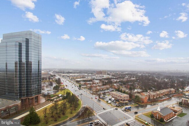 Building Photo - 3701 S George Mason Dr