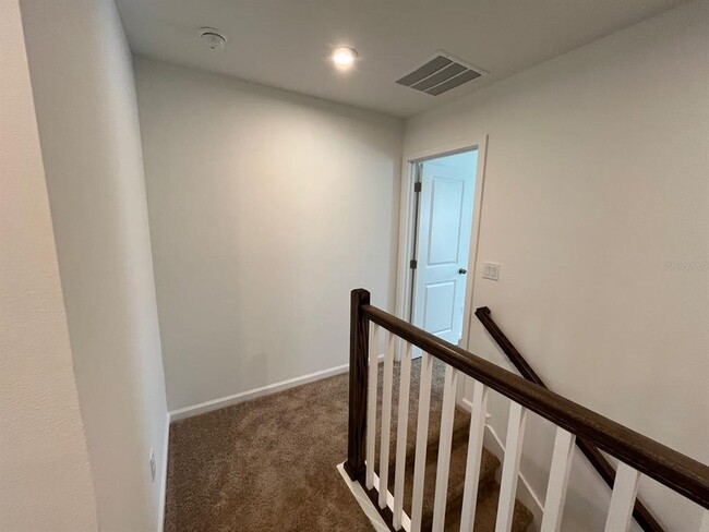 Building Photo - 9815 Walkway Dr