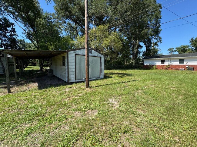 Building Photo - 3 Bedroom, 2 Bath home in Live Oak