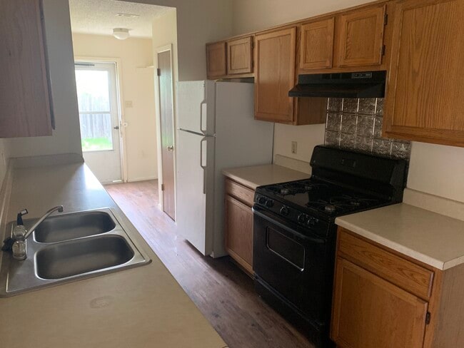 Kitchen - 1506 S Medina St