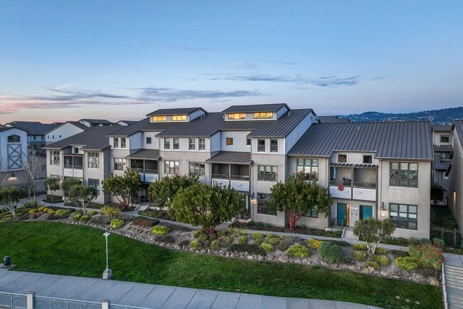 Building Photo - 2869 Regatta Dr