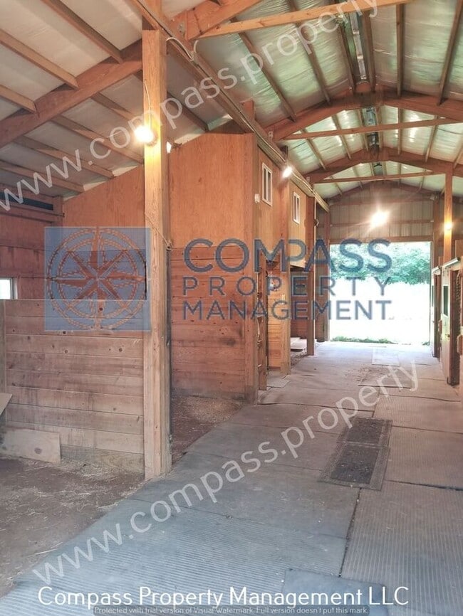 Building Photo - $2495 - 3 Bed Farm House on a Large Peacef...