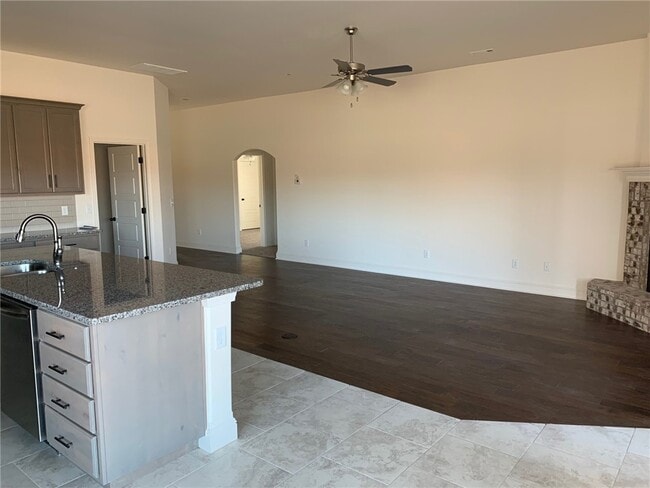 Building Photo - 740 Arkansas Black