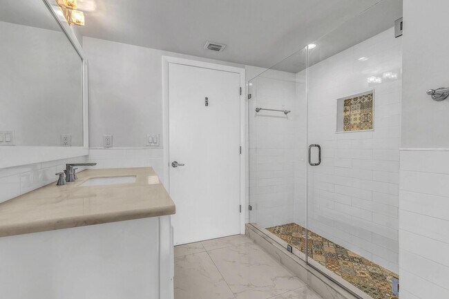 Building Photo - 3020 NE 32nd St