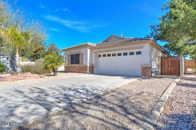 Building Photo - 2131 S Peppertree Dr