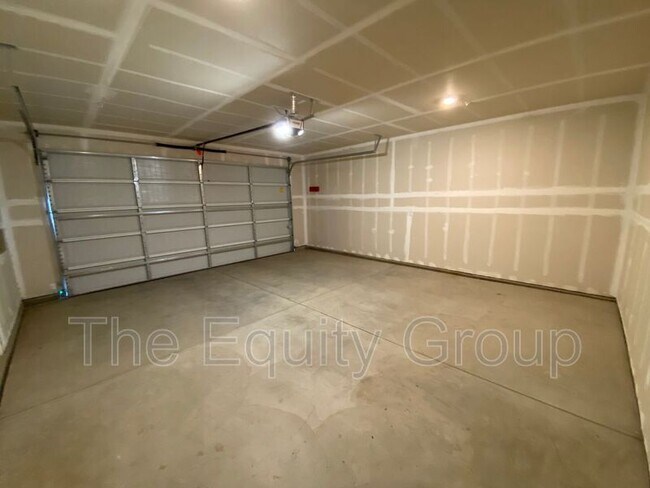Building Photo - 113 E Tyler Ave