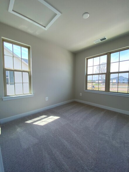 Building Photo - 7155 Bodkin Wy