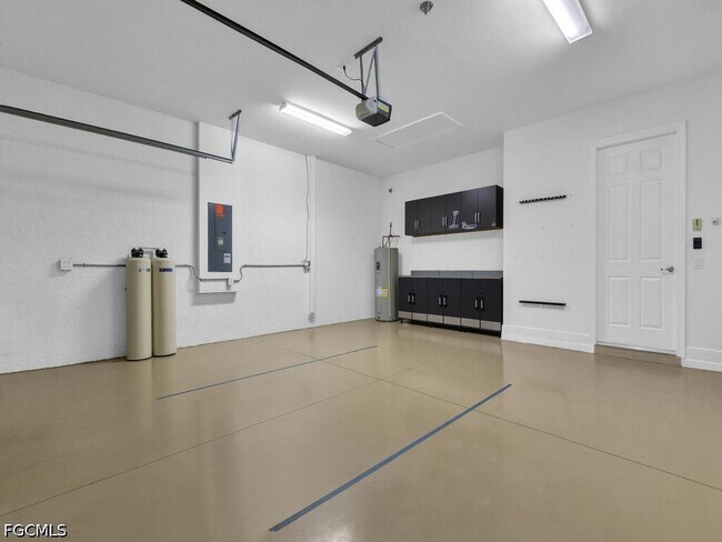 Building Photo - 10093 Avalon Lake Cir