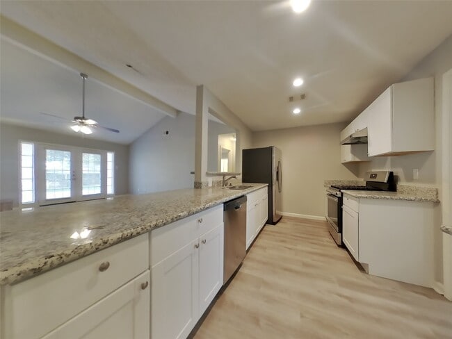 Building Photo - 3434 Deer Valley Dr