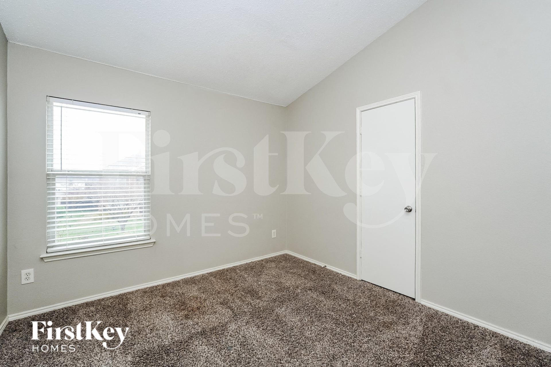 Building Photo - 7401 Snow Ridge Dr