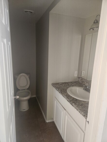 Building Photo - 14324 El Dorado Dr