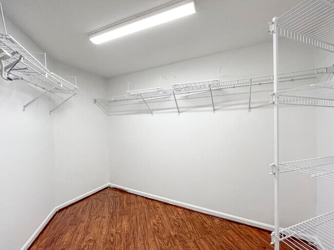 Building Photo - 252 Moccasin Trail W