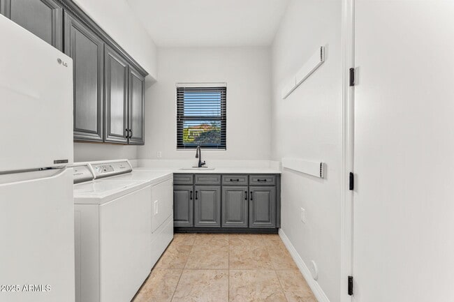 Building Photo - 3452 E Ivyglen Cir