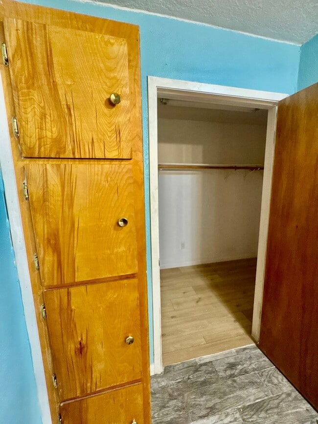 Building Photo - Lexington Subdivision-3/2-Move in ready! Call and schedule today!