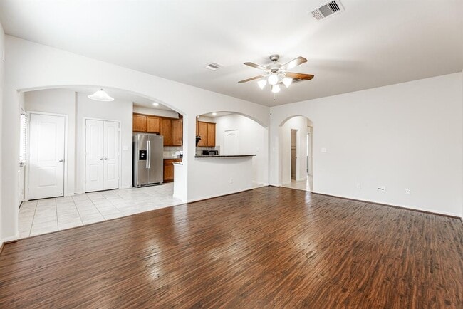 Building Photo - 7131 Pavilion Dr