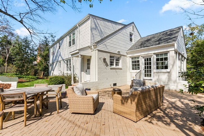 Building Photo - Stunning Irving Park 4 bedroom, 4 bathroom home in Greensboro!