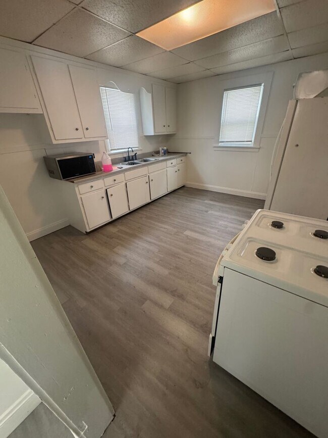 Building Photo - 13302 Ferris Ave