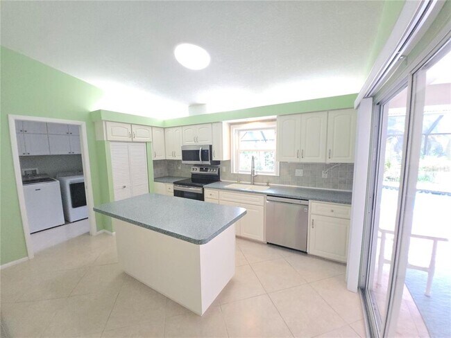 Building Photo - 3601 Garden Lakes Clenet
